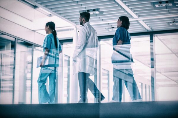 Jak skutecznie wygrywać przetargi szpitalne: kluczowe strategie i najlepsze praktyki