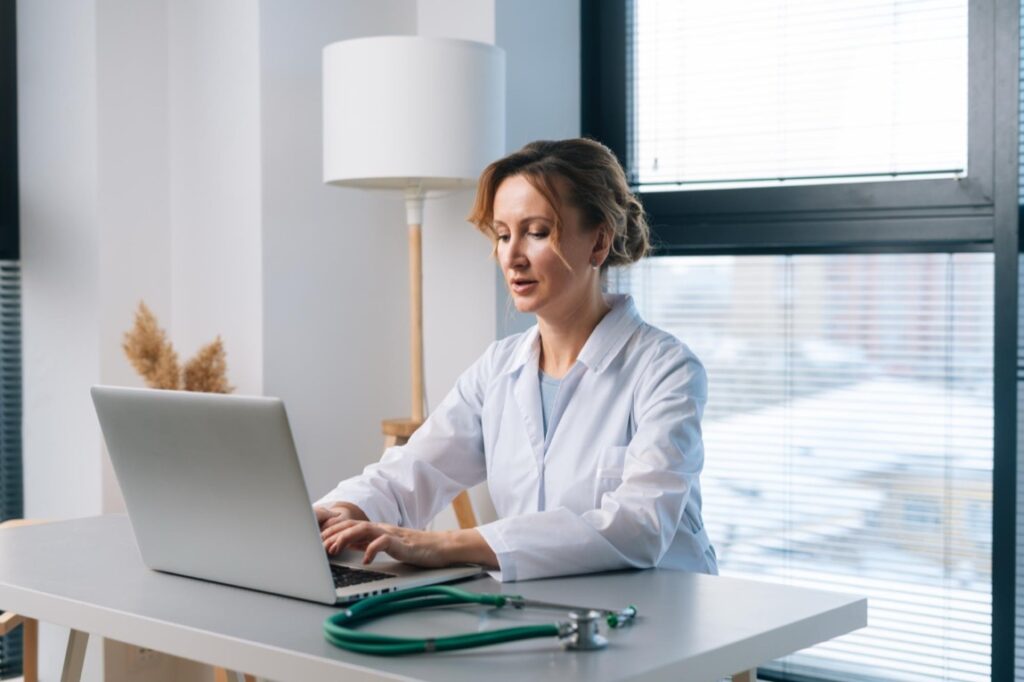 Zrozumienie mocnych i słabych stron konkurentów biorących udział w przetargu pozwala lepiej dostosować własną strategię